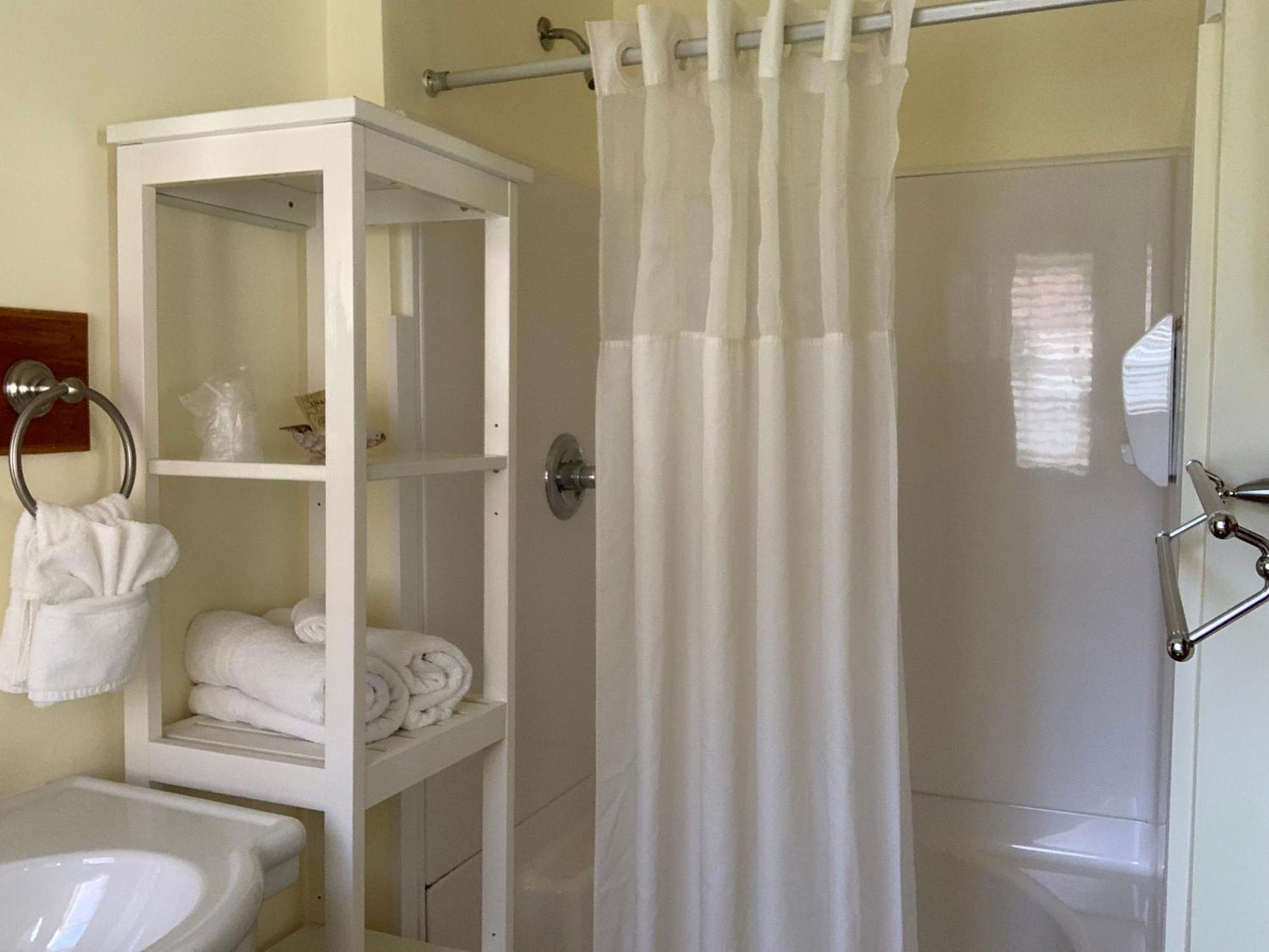 Cape Pines Motel Бакстон Экстерьер фото